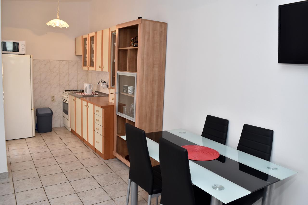 Apartments Oresic Vir Eksteriør bilde